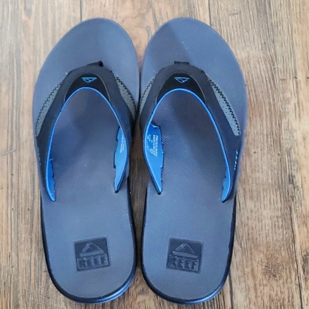 Men's Fanning Reef sandals with Bottle openers